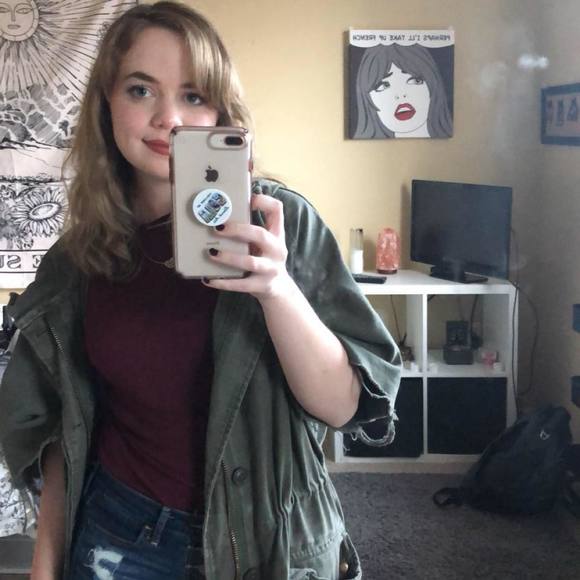 Meet your Posher, Macy - Picture 1 of 1